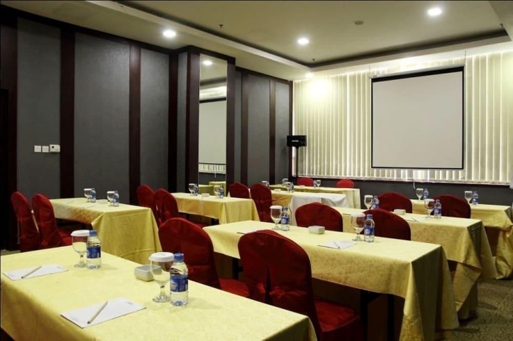 Horison Lampung Hotel 3*